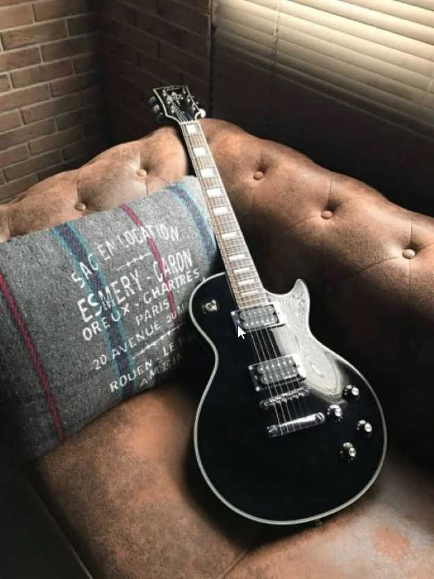 A Gibson Les Paul, similar to some Ibanez models.